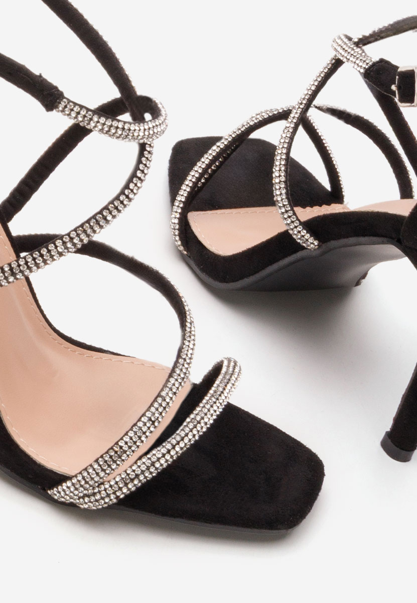 Πέδιλα με λεπτό τακούνι Stephany Μαύρα