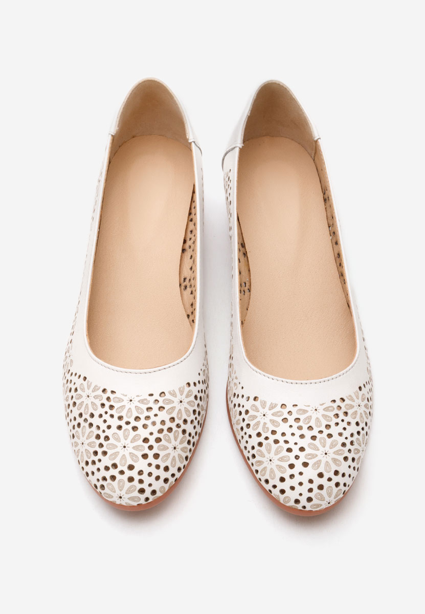 Γόβες με χαμηλό τακούνι Admire λευκά